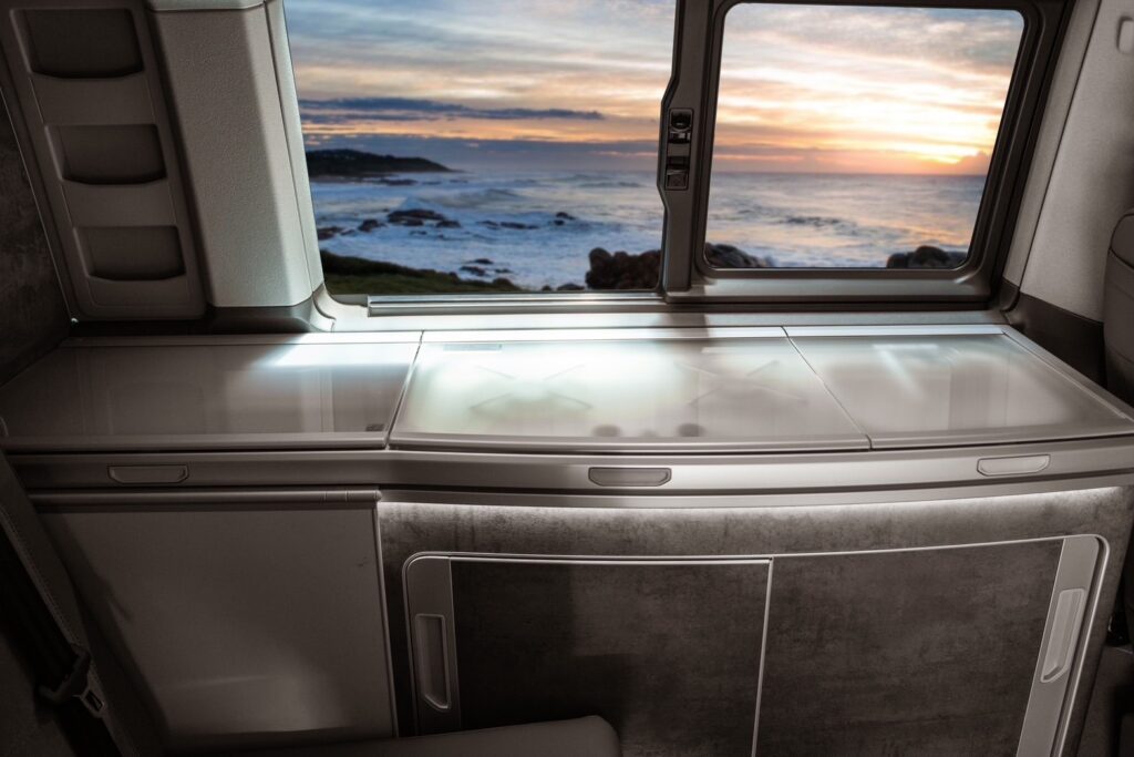 福斯露營車California Ocean實用的廚房空間 - 福斯露營車California Ocean的8大首選功能